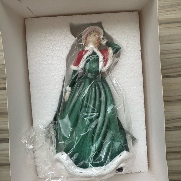 ROYAL DOULTON “XMAS DAY” - Picture 4 of 5